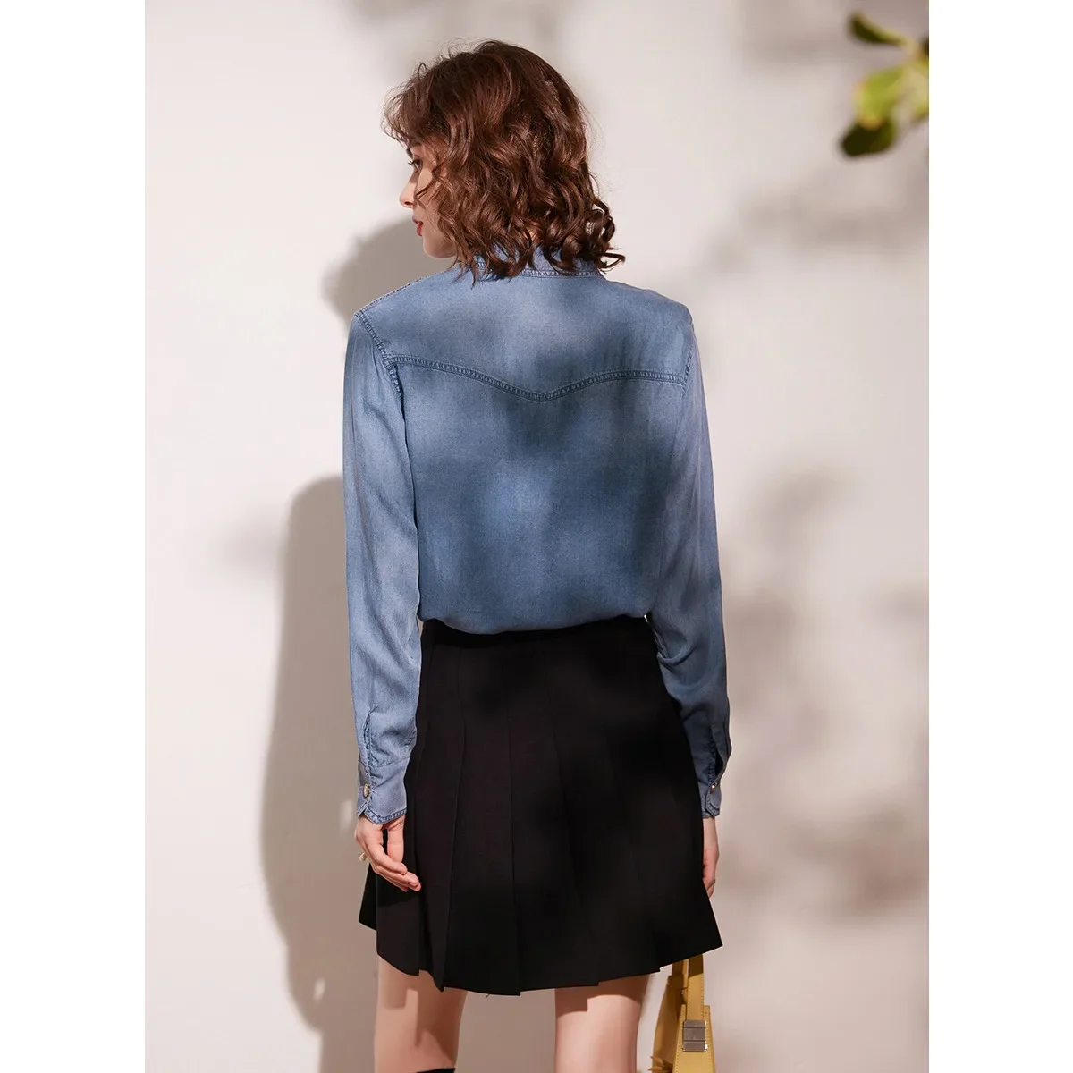 LOUIS YAO 2024 Spring and Autumn Small Collar Wave Split Denim Shirt Fashion Rivet Decoration Long Sleeve Women\'s Shirt