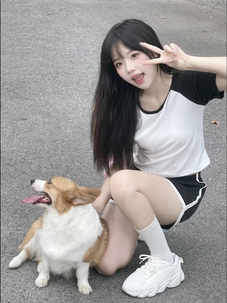 

Лето 2025 года, комплект футболок с капюшоном, повседневная модная футболка + шорты для женщин, футболка с коротким рукавом, толстовка на молнии с коротким рукавом, комплект Wh5