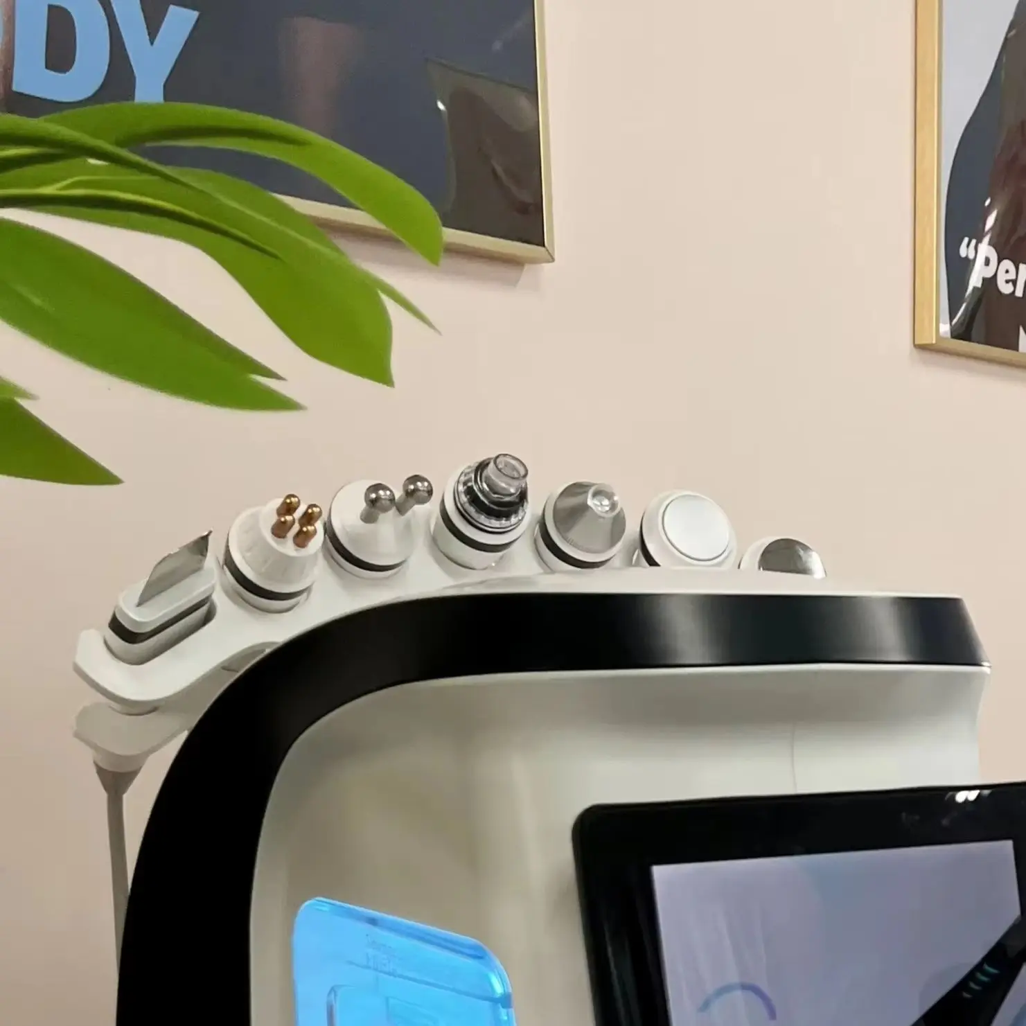 

Intelligent Ice Blue Skin Management System – Hydro Facial Device For Wrinkle Reduction And Skin Care.