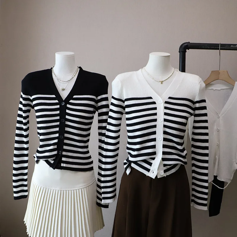 

Новый осенний кардиган в полоску контрастного цвета с v-образным вырезом, женский сексуальный модный дизайн с открытой спиной, универсальный свитер, шикарные облегающие вязаные топы