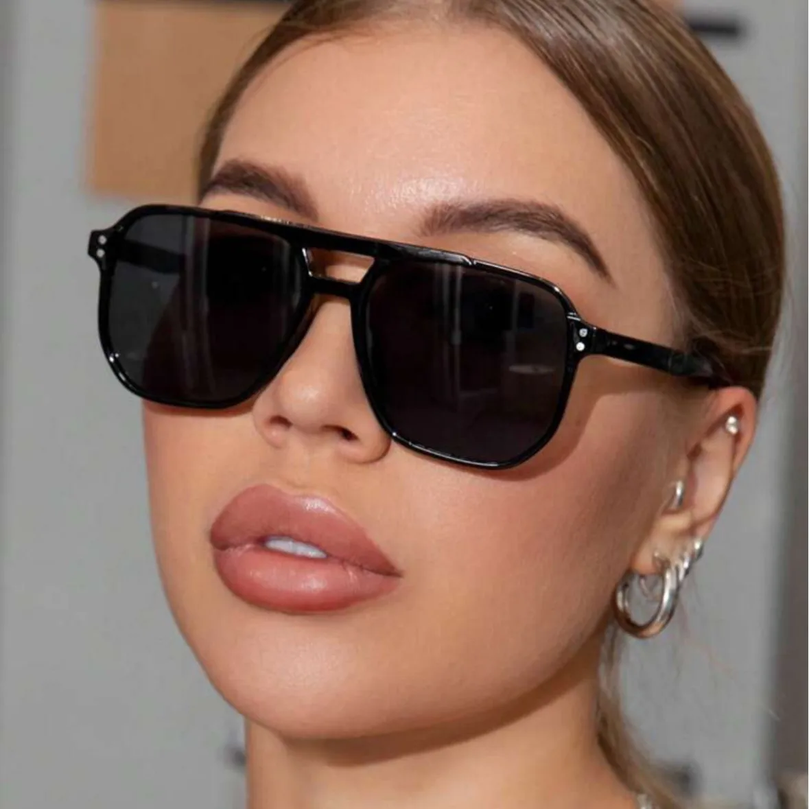 

Fashionable Large Frame Double Beam Sunglasses For Men And Women, Slimming And Sun Protection Sunglasses 8618
