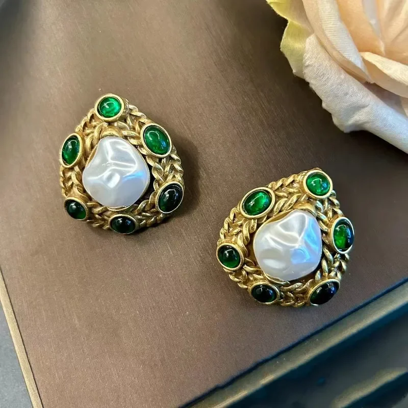 European medieval and American cross-border retro green glass brooch high-grade sense of niche pearl stud earrings