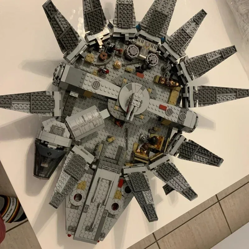 75105 Milennium Falcon Il miglior regalo di Natale per bambini e amici con i giocattoli da costruzione per bambini