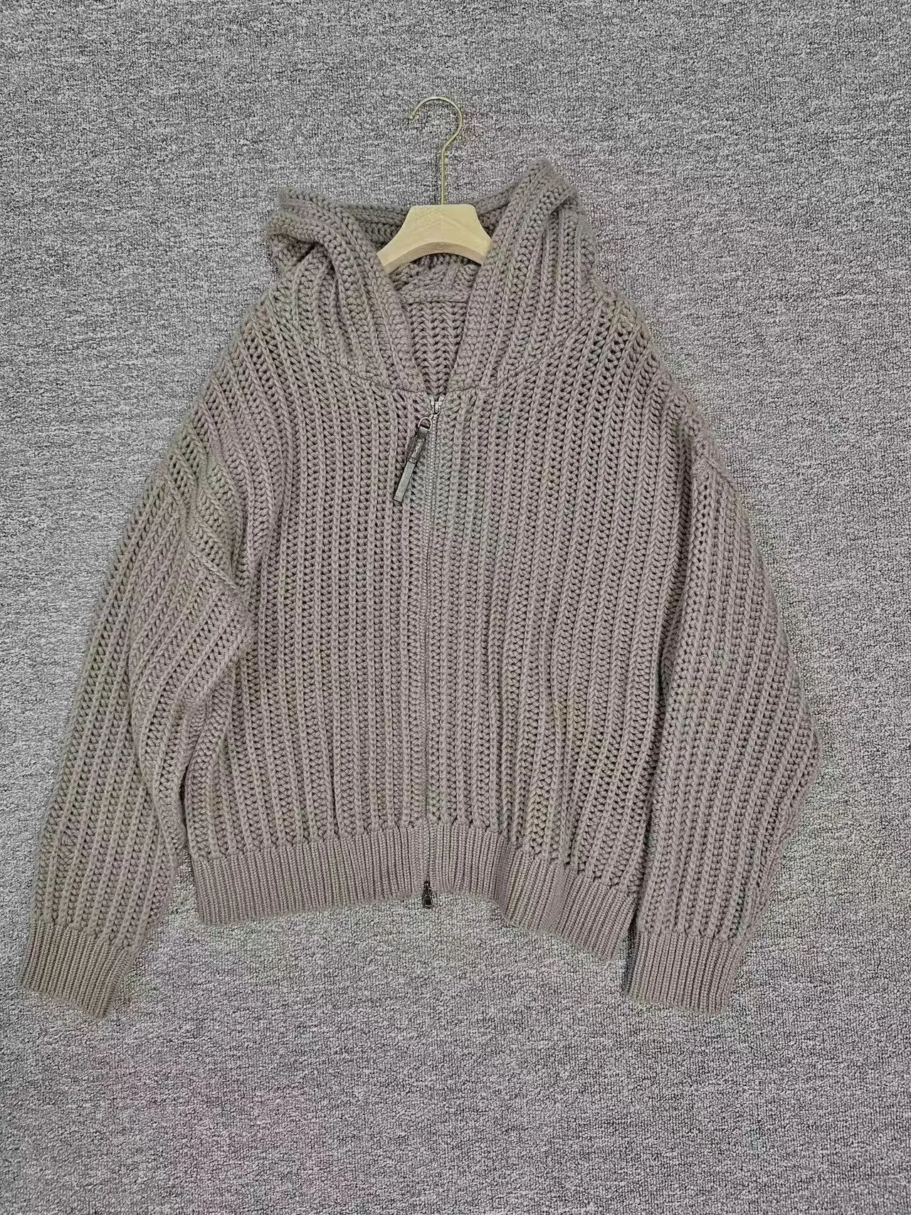 2025 Cardigan con zip lavorato a maglia in lana sciolta con cappuccio scavato da donna autunno e inverno B * C