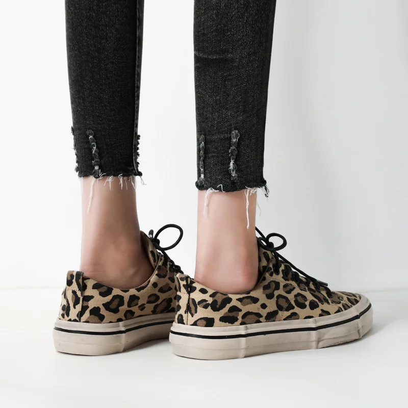 Stylish Leopard Print Flat Canvas Women Shoes Low Cut Spring Chunky Sneakers Casual Teen Girl Women Shoes Fashion Outdoor Shoes