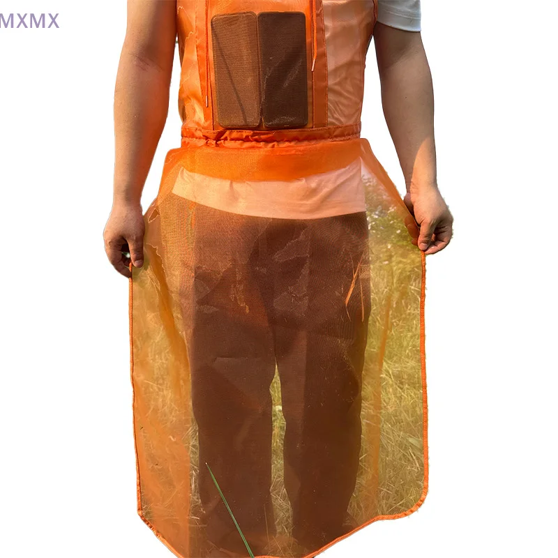 Un grembiule da lavoro in rete con tasche: abbigliamento di sicurezza a copertura totale per giardinaggio e rifinitura