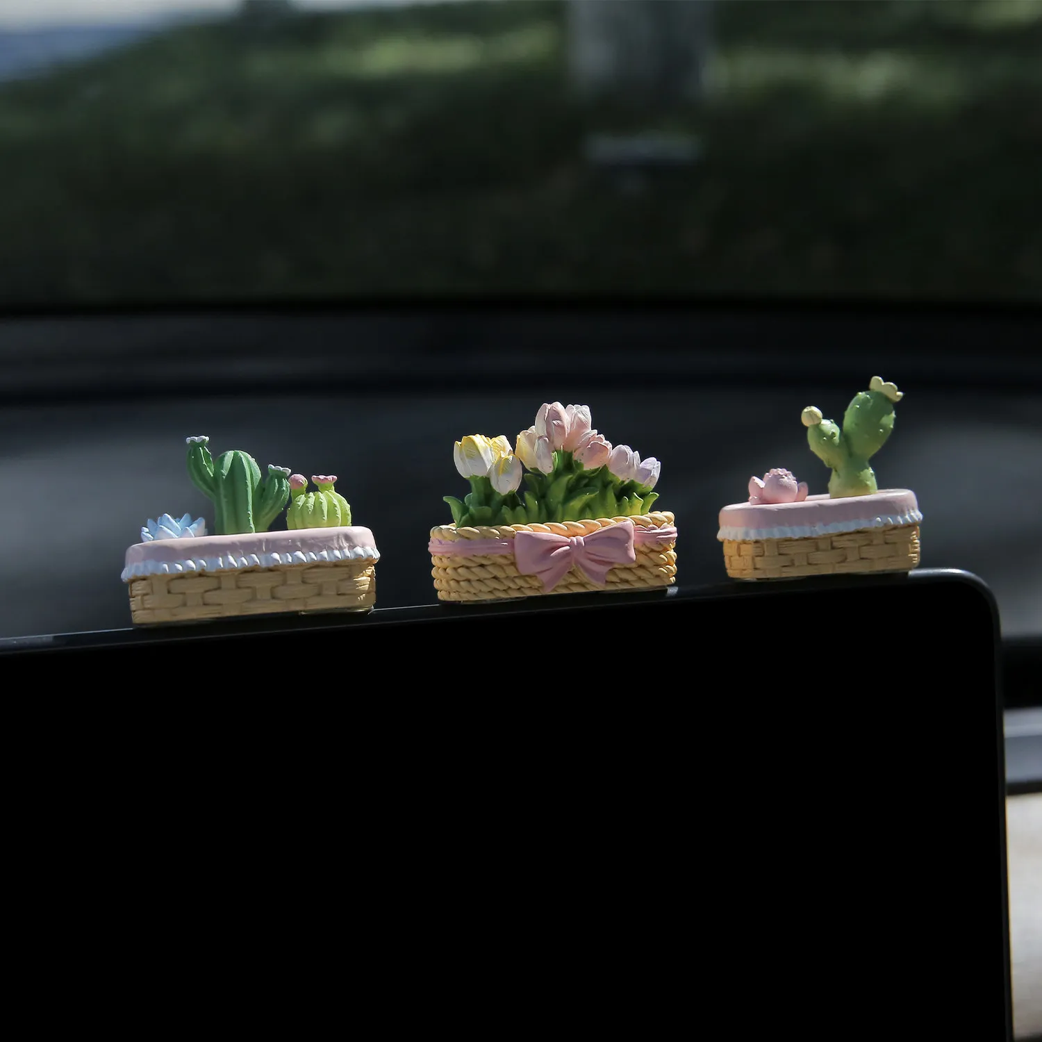 Tulip Succulent Car Dashboard Ornament Cute Car Interior Decoration Healing Mini Plant for Screen Display Car Accessories