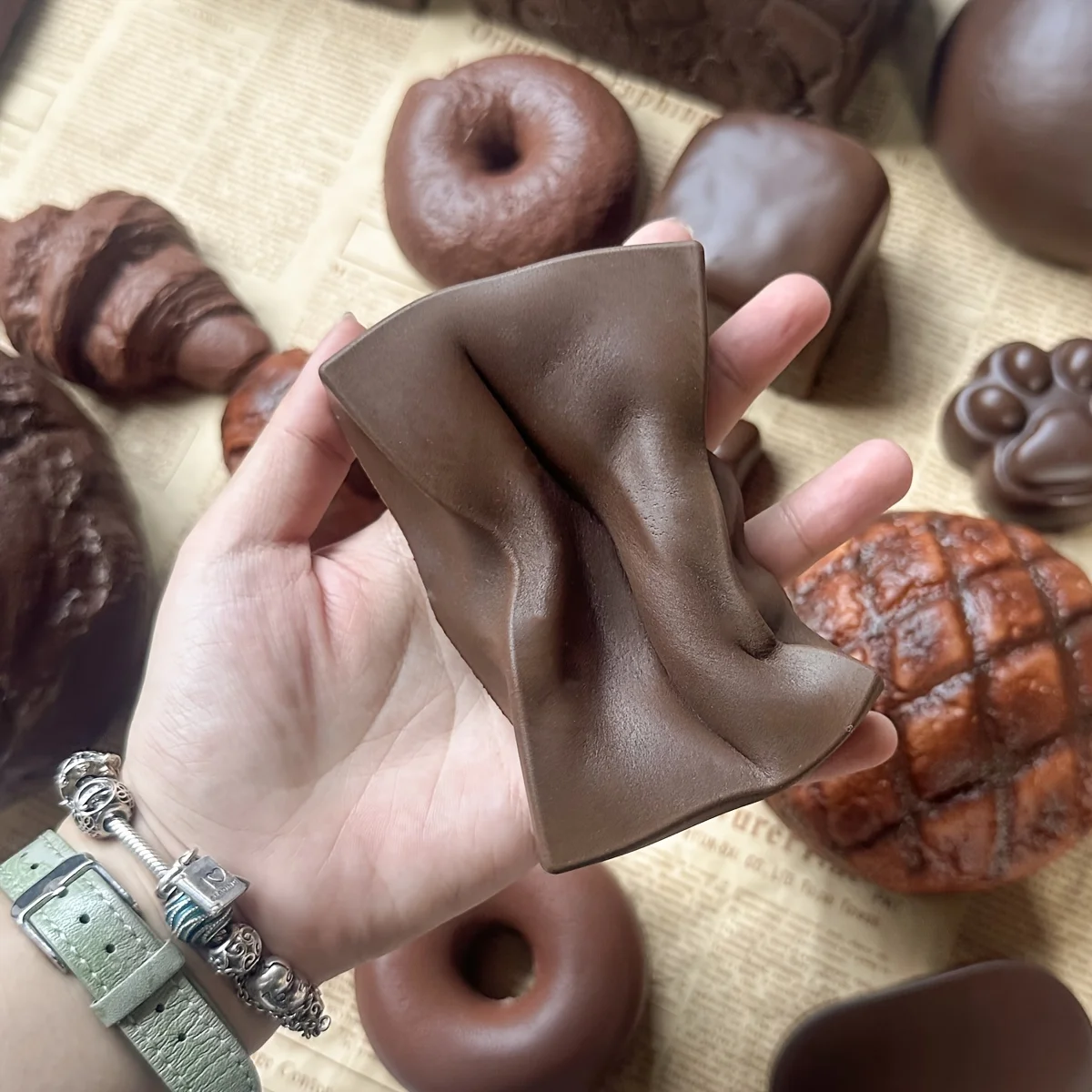 Schokoladenbrotmodell, Lebensmittelmodell-Display, Streichspielzeug, kann Stress abbauen, hat eine langsam steigende Funktion, dekorative Requisite – Detail 1