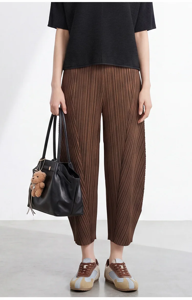 GVUW Solid Color Versatile Casual Pleated Pants Women's High Waisted Elastic Loose Straight Trousers 2026 Summer New 17S3807