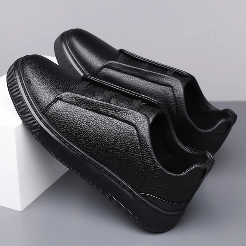 

2026Luxury Leather Casual Board Shoes Men Business and Leisure Sports Shoes Men's Flat Bottomed Loafers Skateboarding Shoes