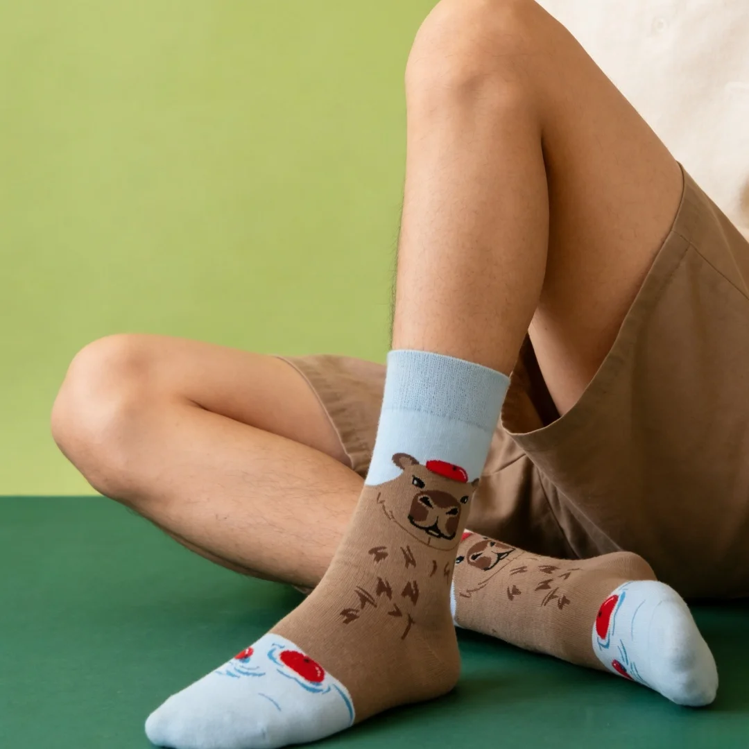 

1 пара носков до середины икры с очаровательными мультяшными капибарами и фруктовыми мотивами, идеально подходит для повседневной повседневной носки