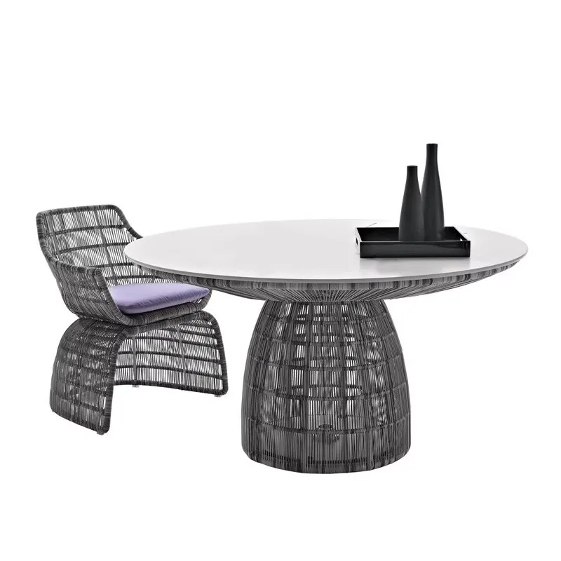 ชุดโต๊ะและเก้าอี้หวายสไตล์นอร์ดิกสำหรับระเบียงกลางแจ้ง 3 ชิ้น ดีไซน์เรียบง่าย เหมาะสำหรับลานบ้าน วิลล่า ร้านอาหาร และพักผ่อน