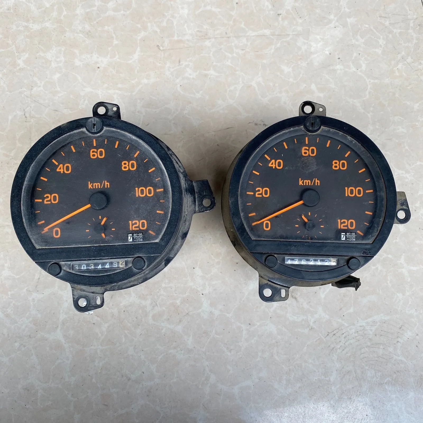 FIT FOR ISUZU TRUCK 1-83120-856-0 1-83120856-0 SPEEDOMETER