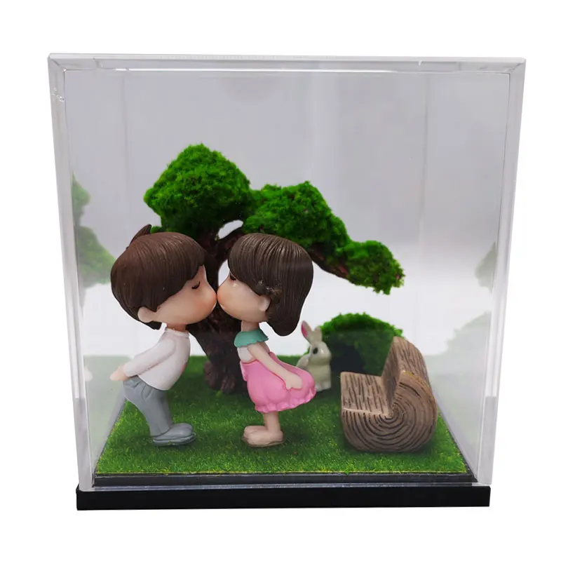 1 set of Miniature Garden Models Kissing Couple Ornaments Plants with Fake Lawn Decoration Base Display Box Kit Handicrafts