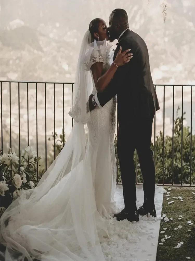 Maßgeschneiderte One-Shoulder-Rüschen Brautkleider Sweep Zug Vestidos De Novia rückenfreies Meerjungfrau-Applikationen Spitze Hochzeitskleid