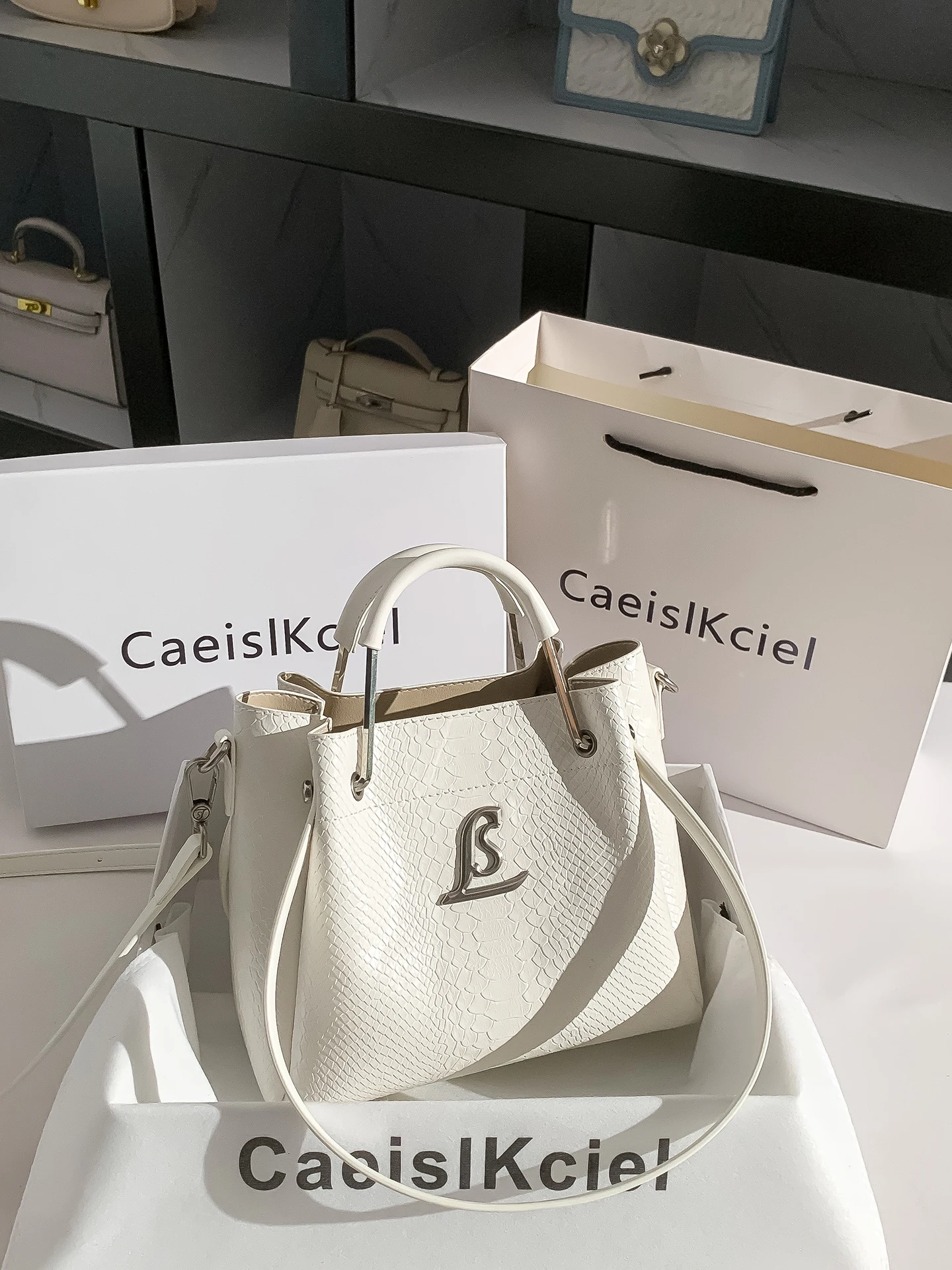 sac-seau-imprime-serpent-caeislkciel-pour-femme-sac-a-bandouliere-elegant-et-tendance-en-cuir-pu-de-petite-taille-sac-decontracte-pour-les-trajets-quotidiens