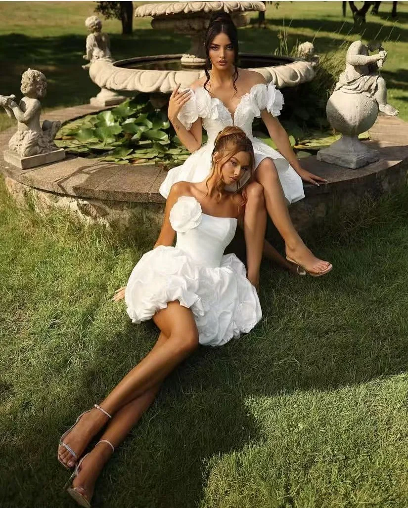 かわいいミニドレスフリル花ショートウェディングパーティードレスコルセットシャーリングホワイトブライダル衣装フォーマルガウンカスタムメイド