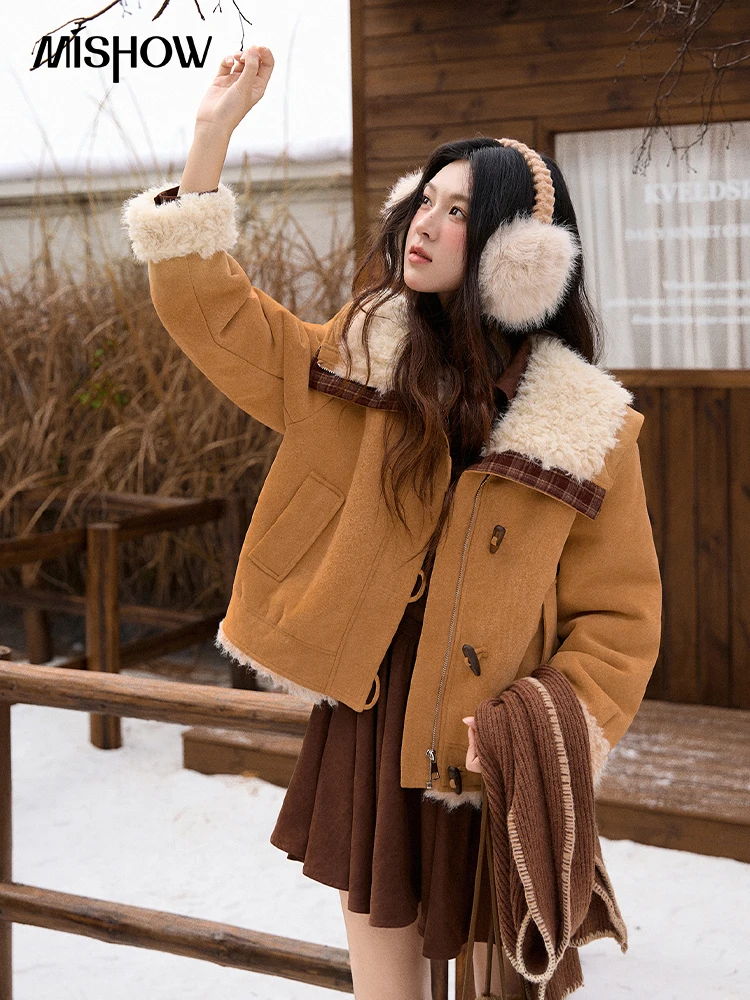 

MISHOW Women's Camel Shearling Jacket 2025 Winter Faux Fur Collar Coats Splicing Plaid Horn Button Warm Outerwear MXE91W1002