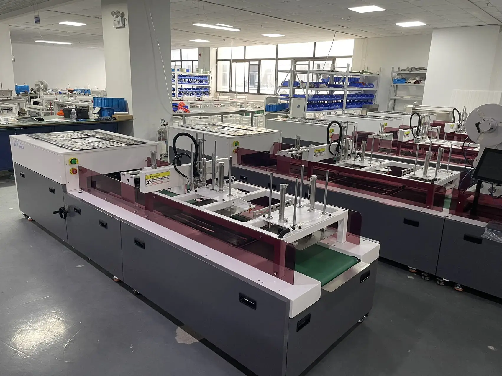 Clothes T-shirt Automatic Folding and Packing Machine/Clothes Apparel Folding Bagging Machine