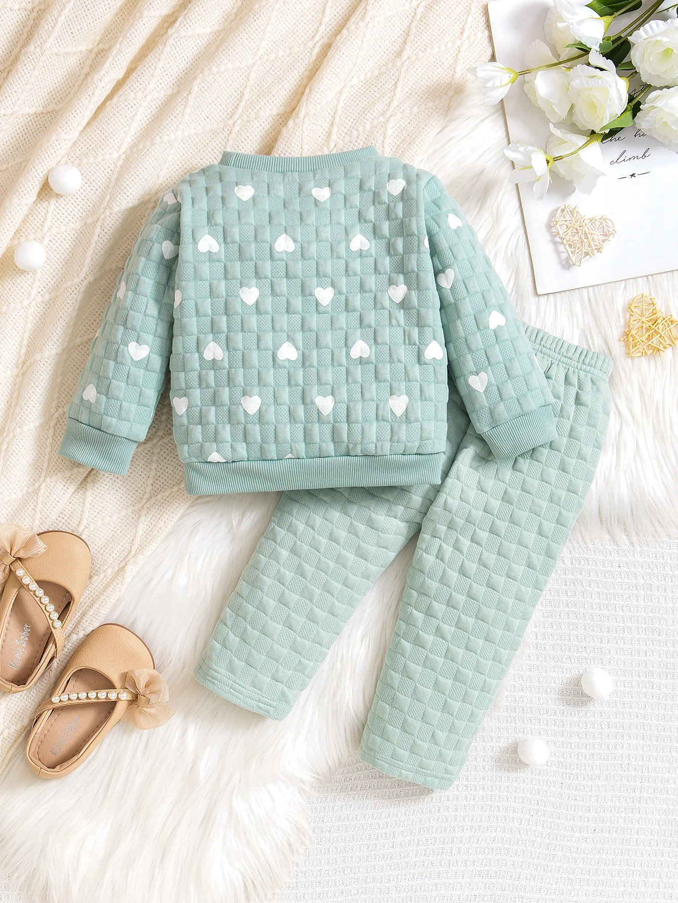Girl's clothing with heart-shaped pattern long sleeved pants set
