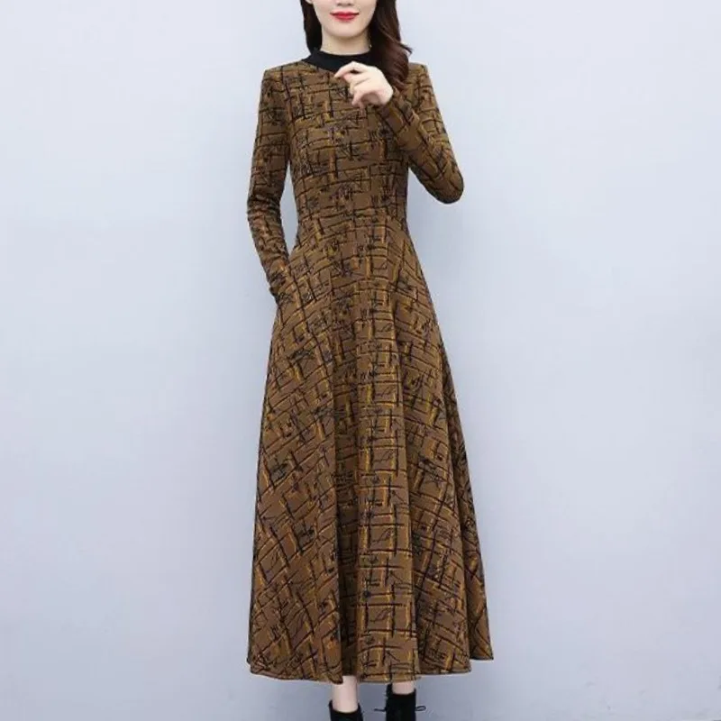 Women's Autumn Winter Fashion Minimalist Round Neck Printed Versatile Long Sleeved Slim Fit Plush Thickened Mid Length Dress