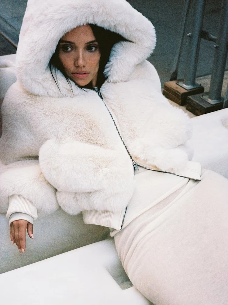 Winter Women's Hooded Faux Fur Jaet Warm Easy to Wear Plu Eco-friendly Zipper Coat Sli Cleanfit Waist-cinching Design