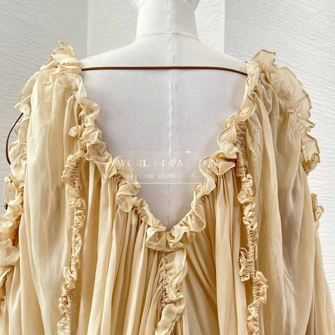 2025 Hoge kwaliteit beige ruches vleermuismouwen V-hals plooi rugloze mini-jurk