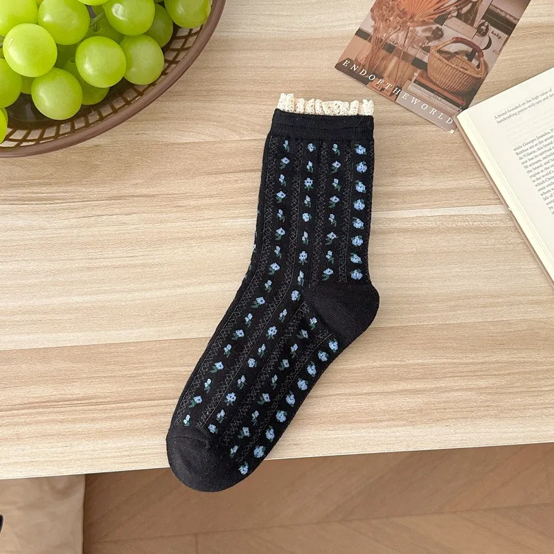 5 Paar Herbst-Winter-Socken im koreanischen Stil mit Spitze, Vintage-Blumenmuster, mittelhohe Socken mit Rüschen, Griffsocken, Baumwoll-Coquette-Socken, hohe Qualität