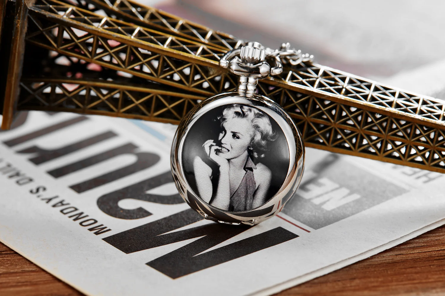 Marilyn Monroe Steampunk Quartz Pocket Watch with Embossed Key Ring Keychain Best Gifts for Men Women Kids