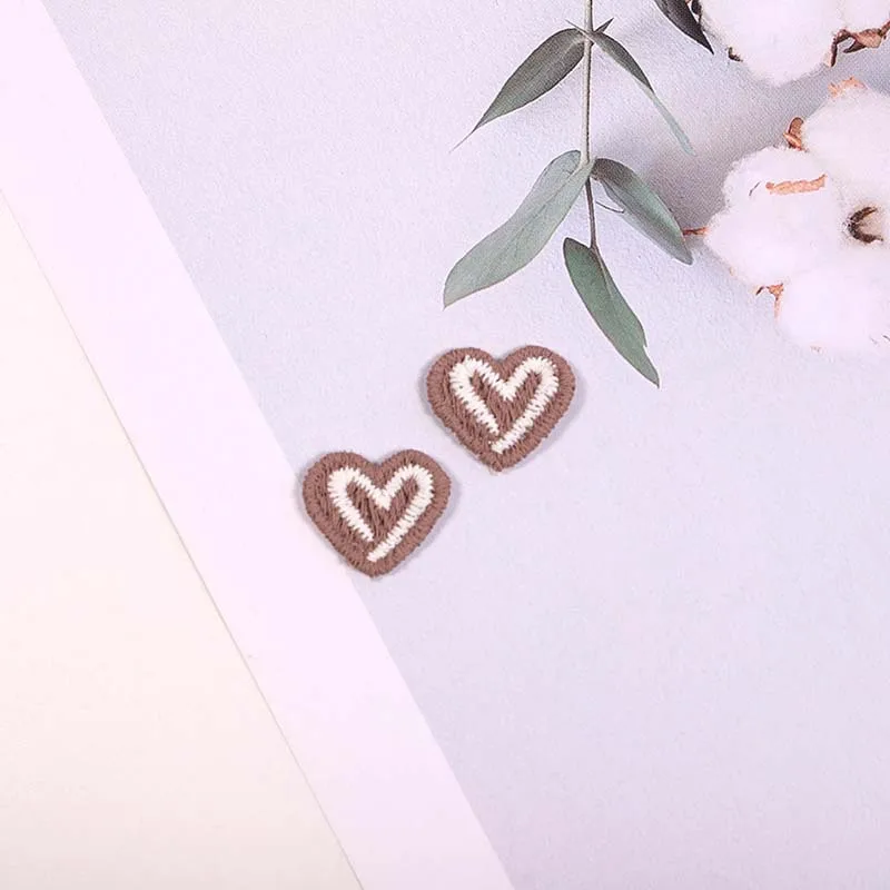 30 STKS Haarspeld hoed kleding decoratie accessoires schattige kleine patch stickers mode veelzijdige kleur polyester liefde borduurwerk