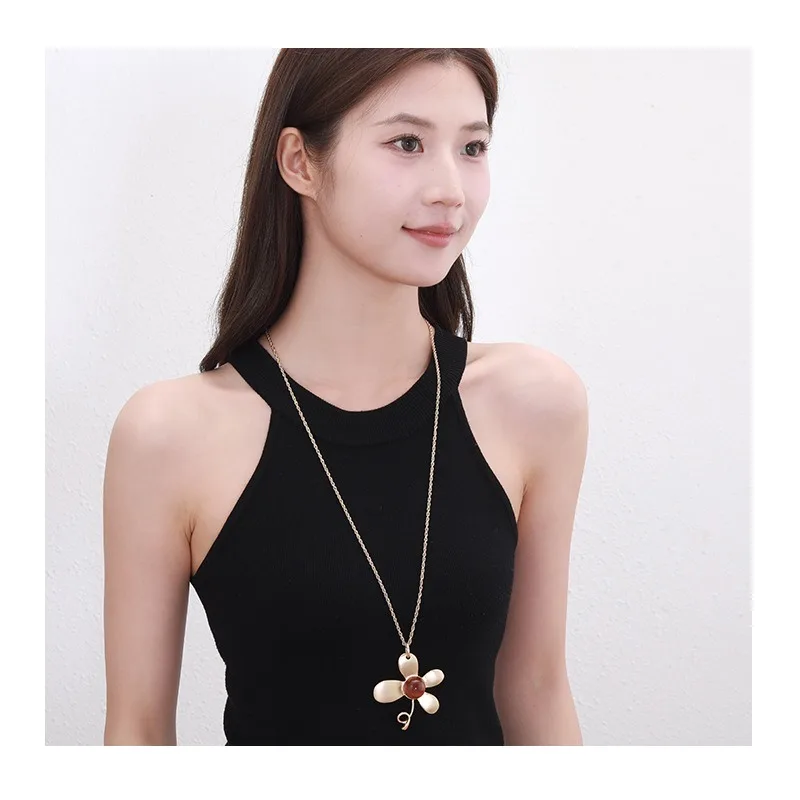 

New Special Long Necklace Fashionable Simple Flower Geometric Metal Pendant Women's Versatile Sweater Chain