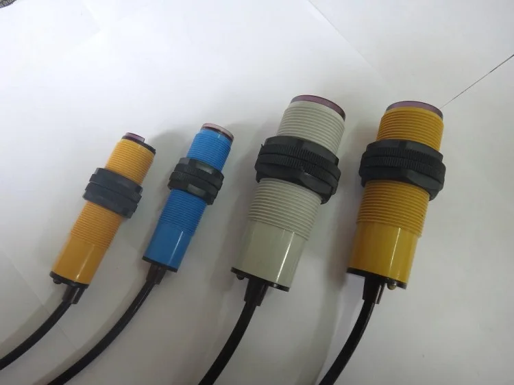 Proximity switch IS ISS 112MM/2NO 4NO-4E0 6E0 8N0 - M12 models are complete