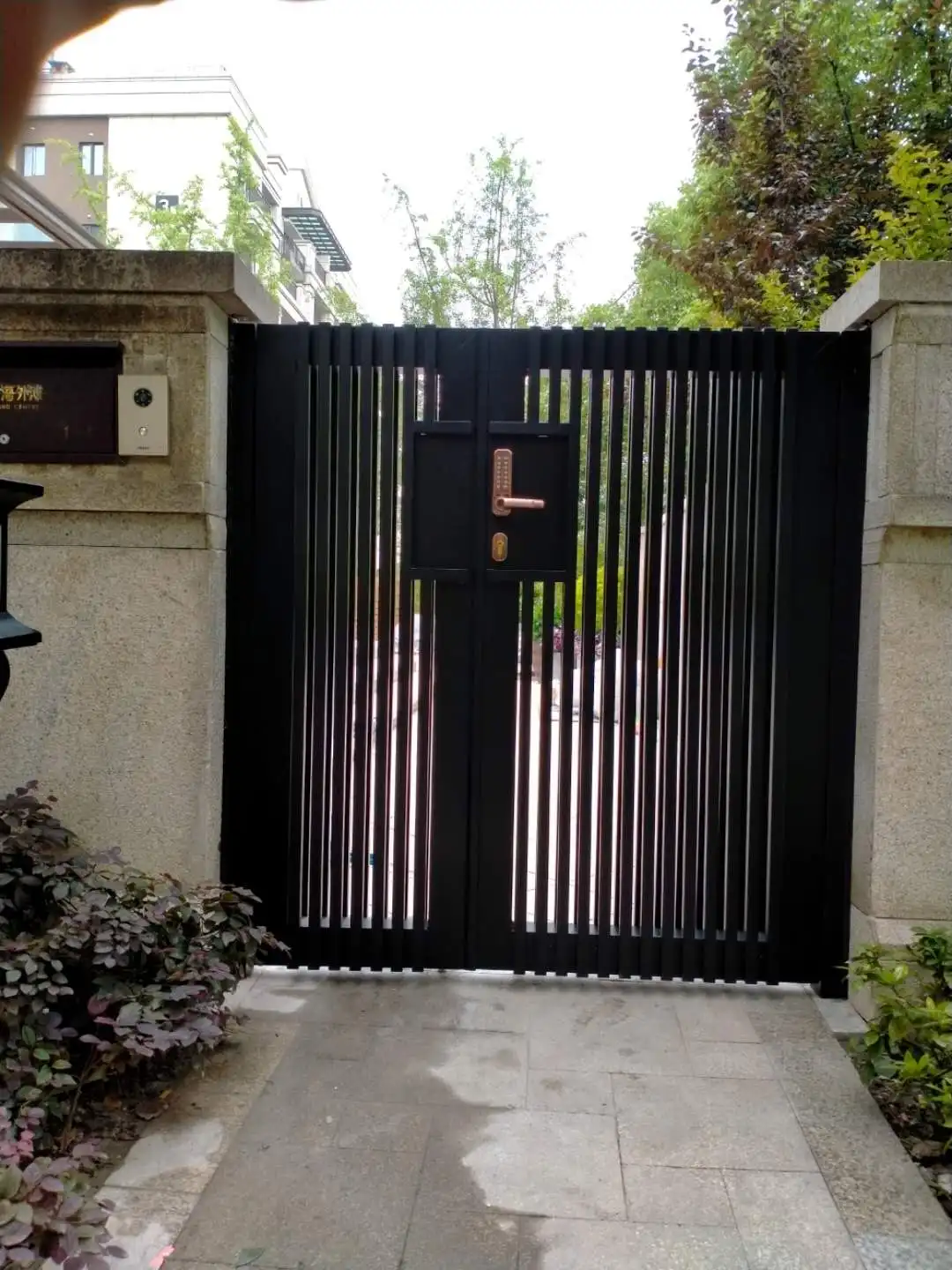 Custom Aluminum Art Swing Garden Gate-Anti-corrosion Eco Friendly Modern Design Villa Residential Security Gate Custom Size