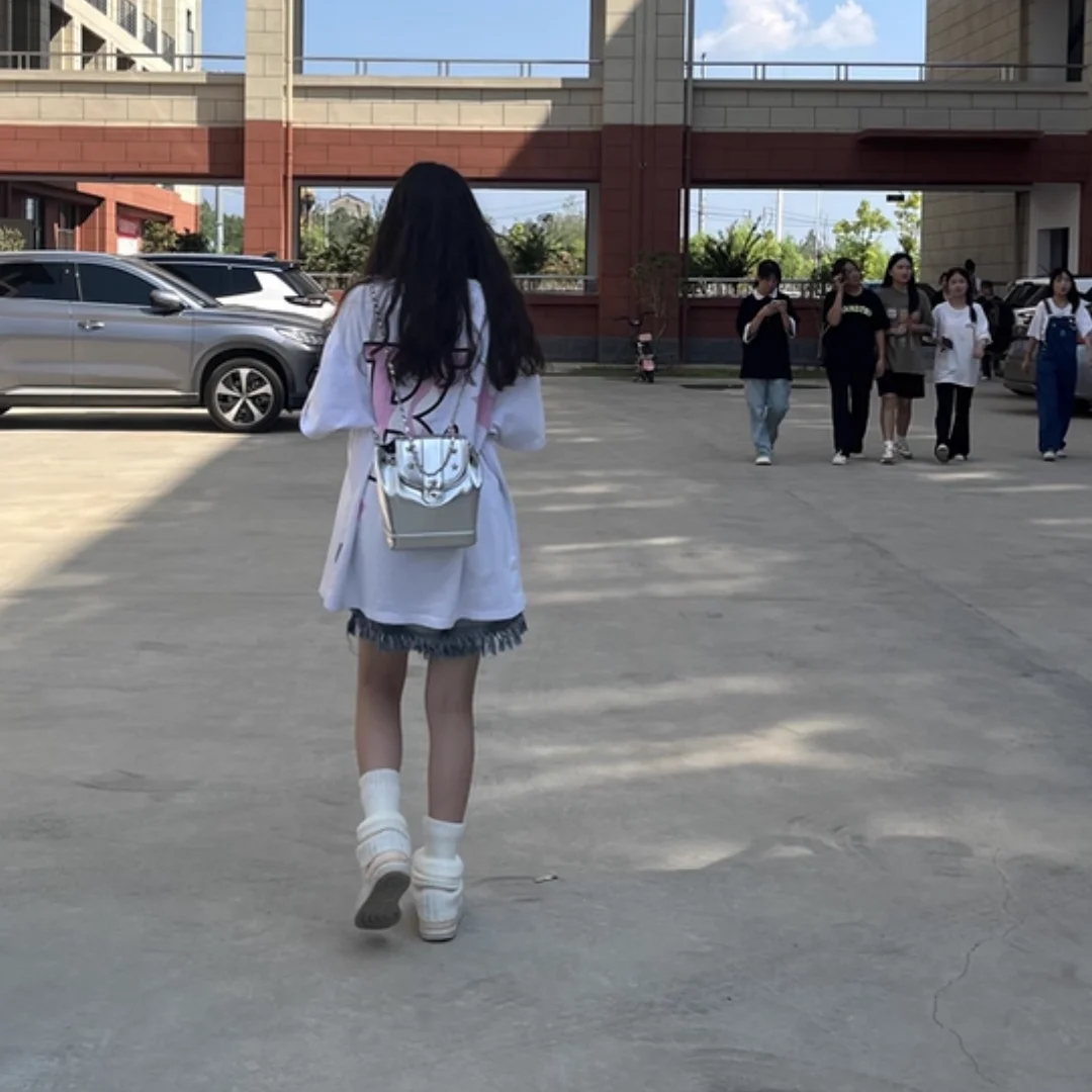 여성용 배낭 세련된 실버 휴대용 배낭 통근 모든 경기 Schoolbag 고가치 핸드백 휴일 선물 여행 가방