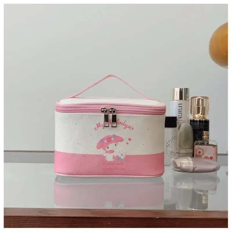 حقيبة مستحضرات التجميل الكرتون لطيف صندوق ماكياج محمول سعة كبيرة حقيبة مستحضرات تجميل جديد نصف دائرة حقيبة المرحاض Kawaii أنيمي الشكل