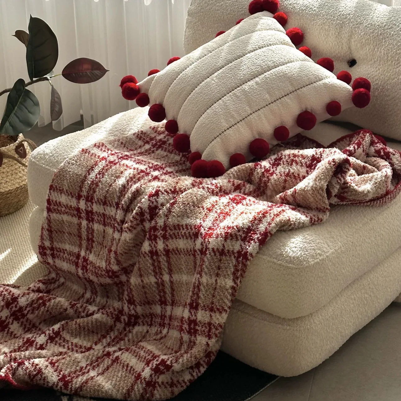 

Half-Pile Checkered Throw Blanket All-Season Pom-Pom Blanket Red Skin-Friendly Sofa Throw Nap Blanket