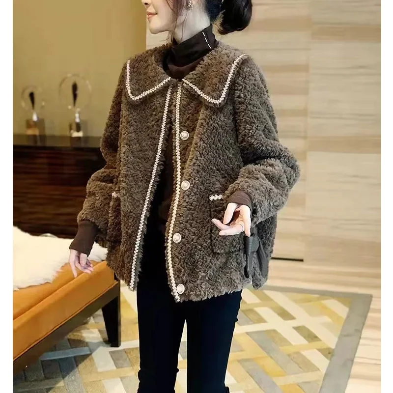 

Brown Lamb Plush Coat Female Doll Neck Fashion Loose Age Reducing Baseball Jersey Europe Station 2023Autumn/Winter New Women Top