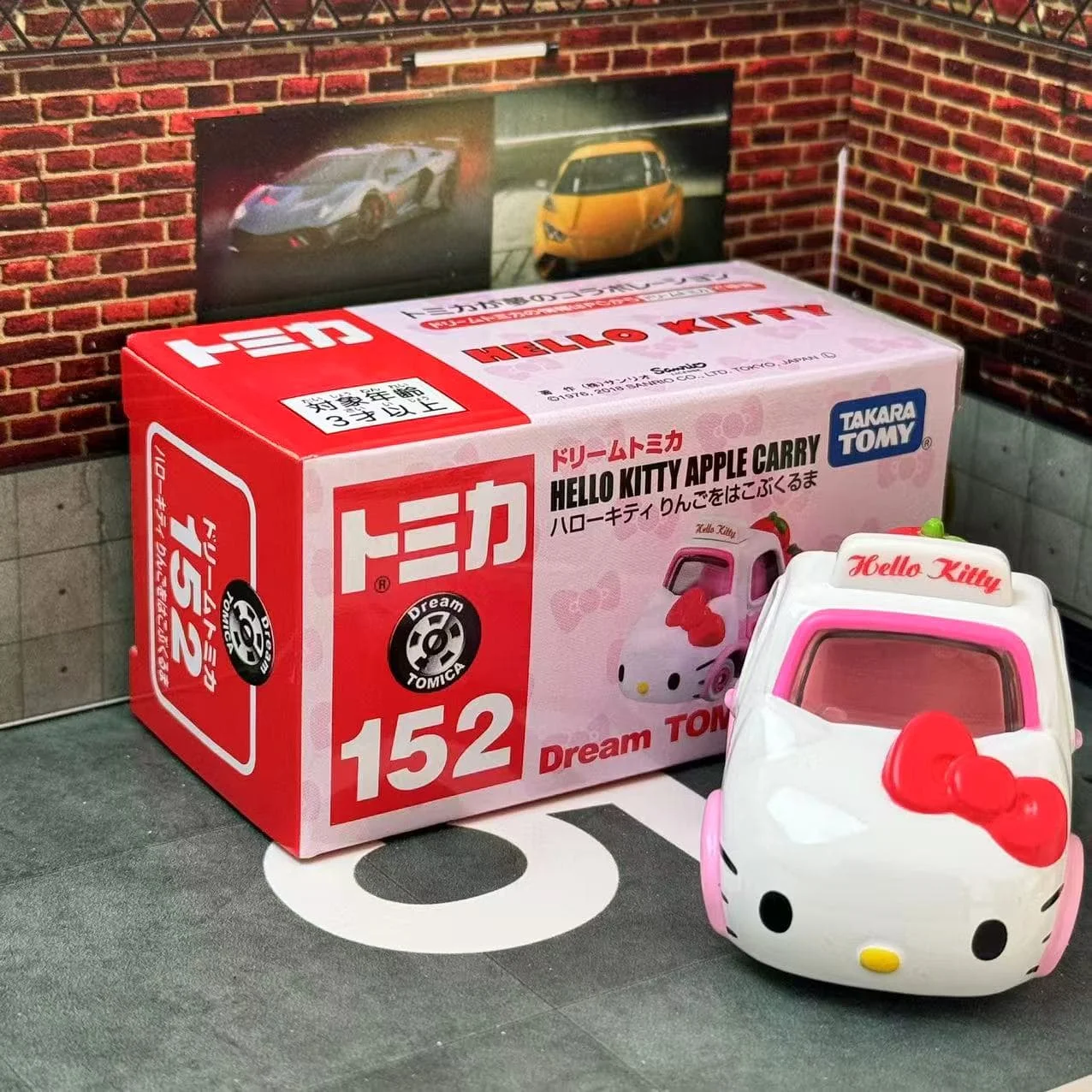 Takara Tomy Tomica rêve Tomica n° 152 Hello Kitty Apple Carrier alliage jouets véhicule à moteur modèle en métal moulé sous pression pour les enfants