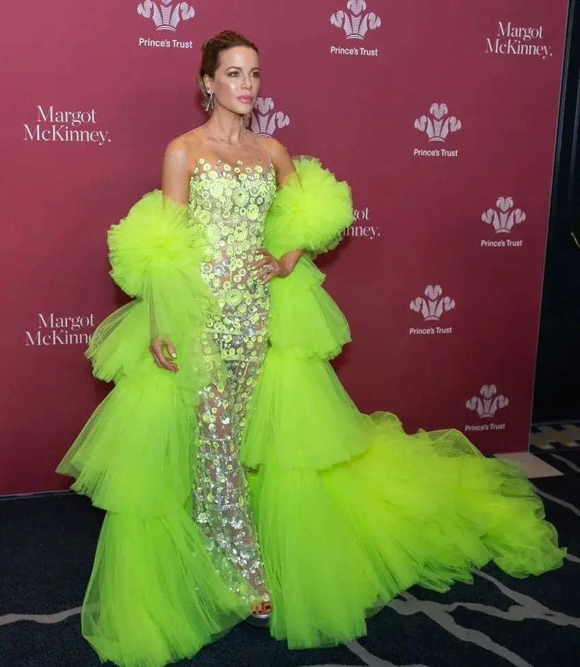 Dramatic Bright Green Ruffles Tulle Jacket Women Party Cape Layered Tulle Dress Celebrity Prom Coat Photo Shooting Coats Robe