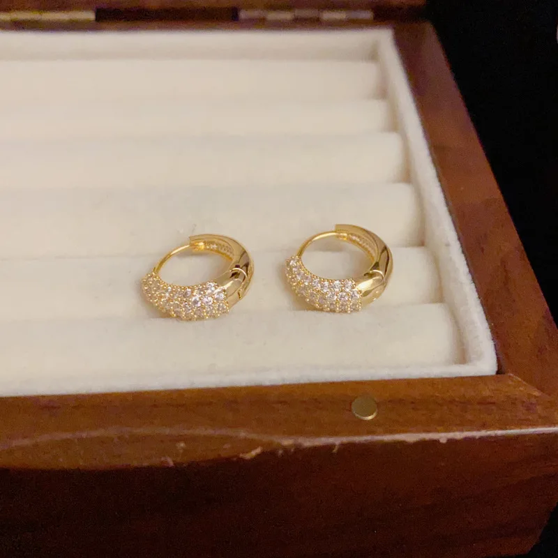 جديد أزياء المرأة أقراط حلقة قلادة الرجعية بسيطة وخفيفة الفاخرة مجوهرات اكسسوارات