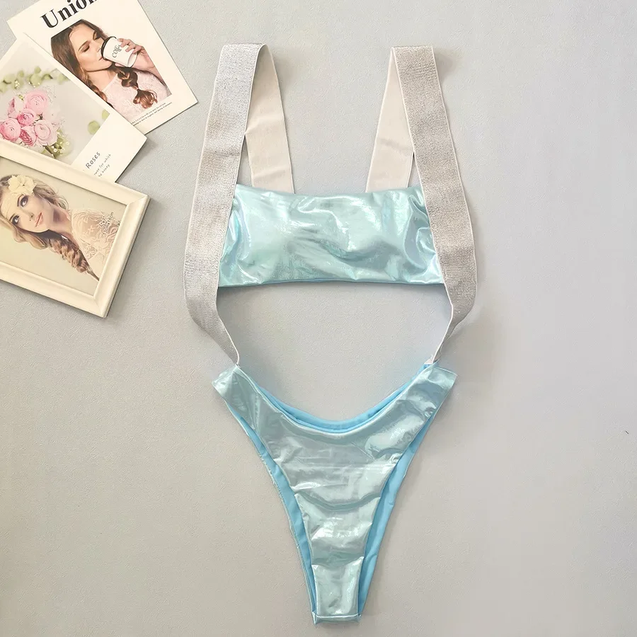 2025 Bikini in tessuto flash Costume intero blu cielo per donna Fasciatura argentata Scava fuori Abiti estivi per le vacanze al mare senza schienale