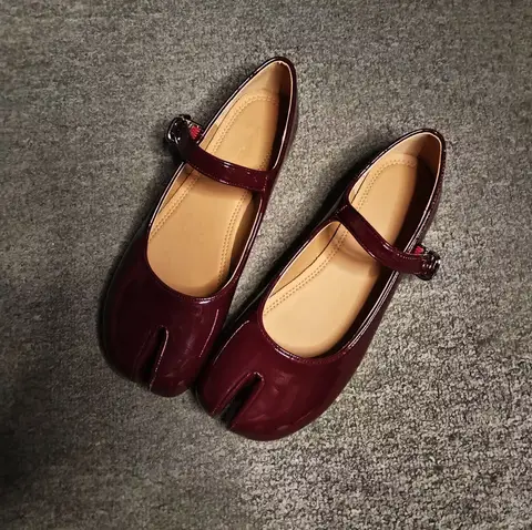 Burgundy Sneakers Tabis Women Mary Janes Shoes 2025 New Fashion Ballet Flats Tabi Shoes