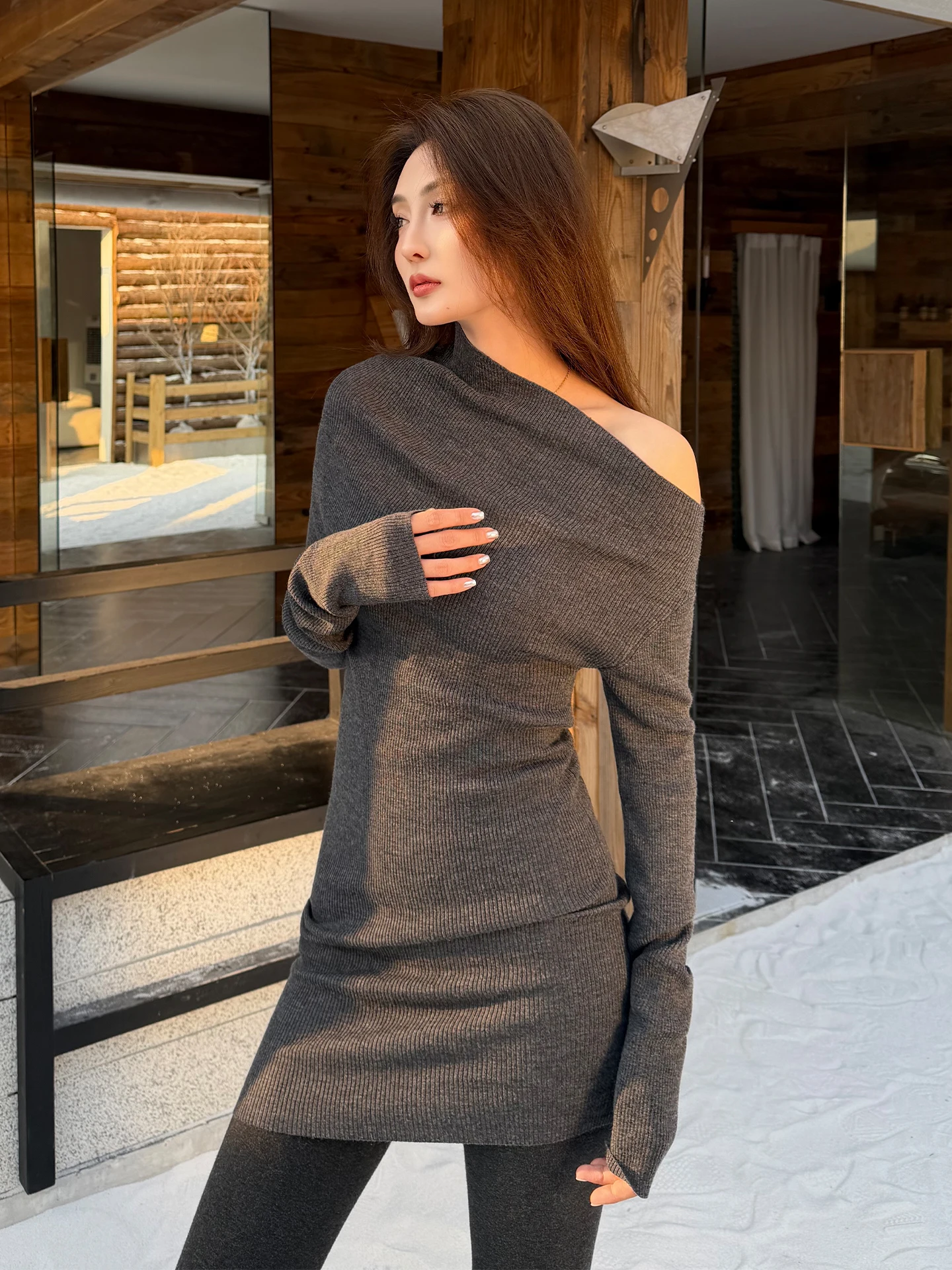 

Элегантное облегающее платье из смесовой ткани с длинными рукавами и сексуальным дизайном плеч, удобное для повседневной носки, трикотажное платье для женщин