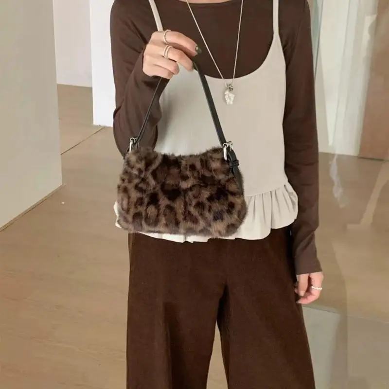 

X90D Practical Leopards Fuzzy Top Handle Bag Large Capacity Handbag Ergonomic Design Fashionable Office Work Use