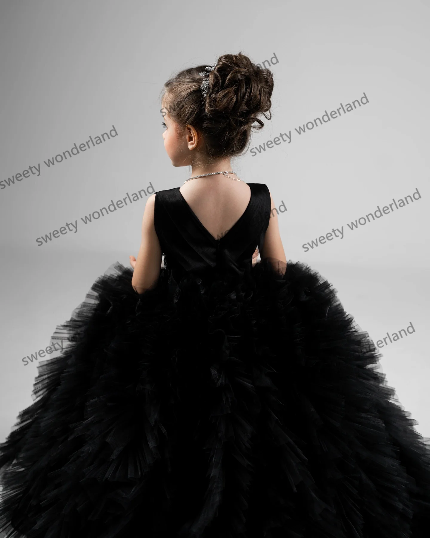 Elegante Blumenmädchenkleider Ärmelloses Ballkleid Schleife Schärpe Tüll Vestido De Novia Kinder Tier Sweep Zug Geburtstagspartykleid