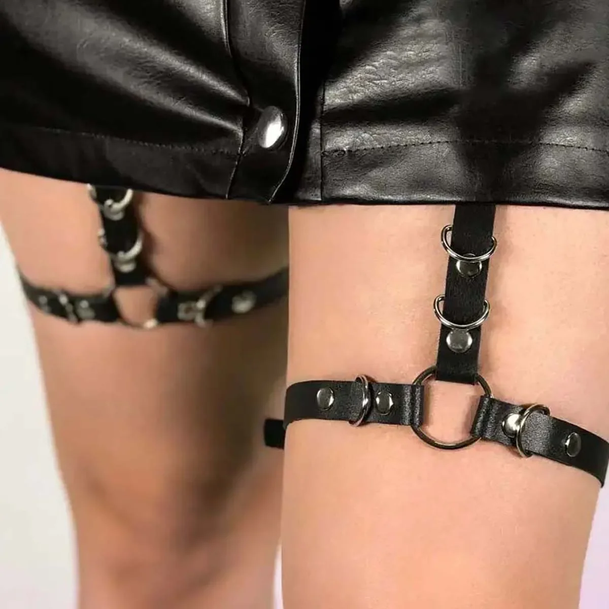 Tirantes Sexy de cuero Punk para mujer, arnés de muslo, cinturón, Bondage corporal, lencería de moda, liguero de pierna, medias, ropa femenina