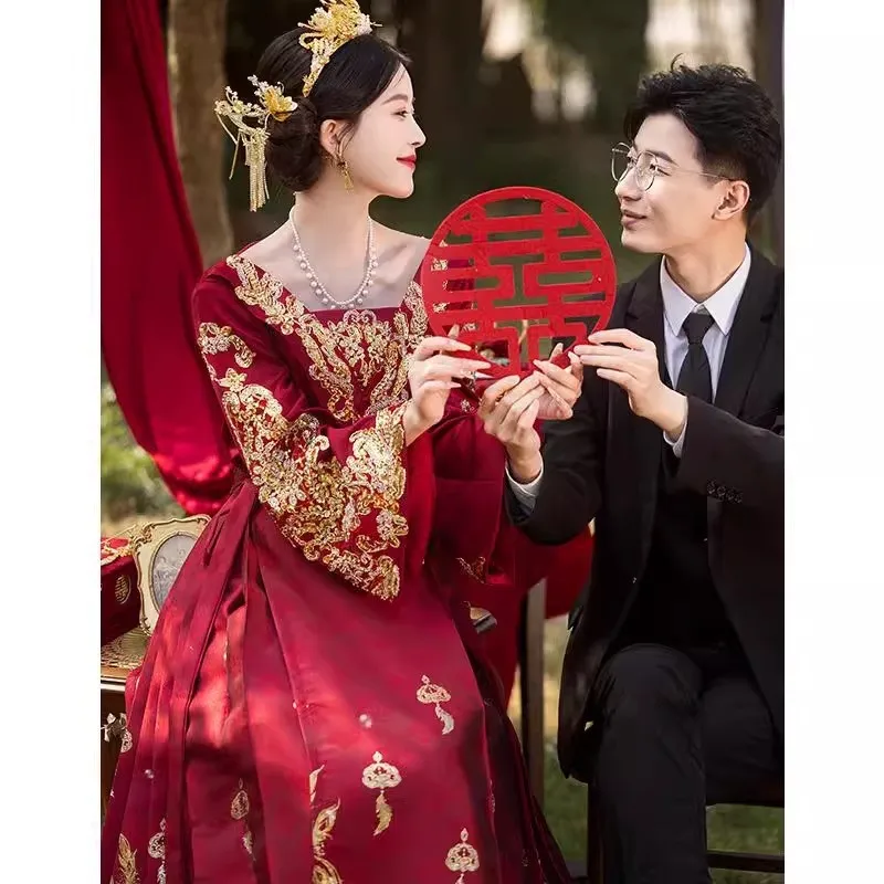 

New Chinese-style dress toasting man suit