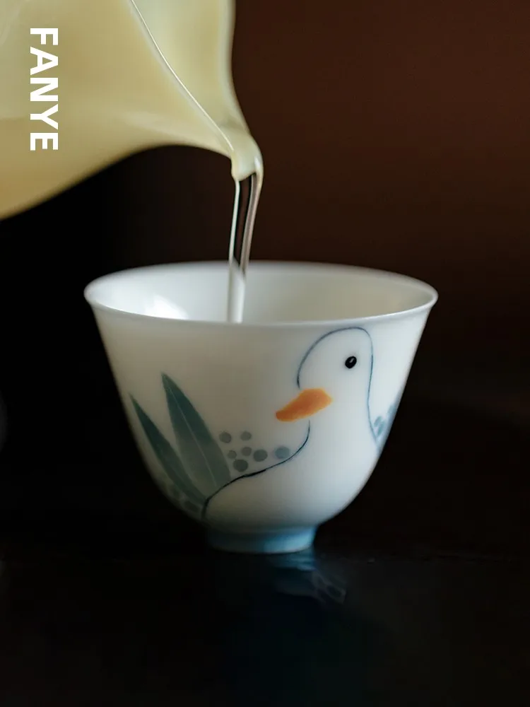 

Hand-Painted White Porcelain Tea Cup Small Du Cover Bowl Gongfu Tea Set Cerc Drinking Cup Guest Cup Single Cup for Drink...