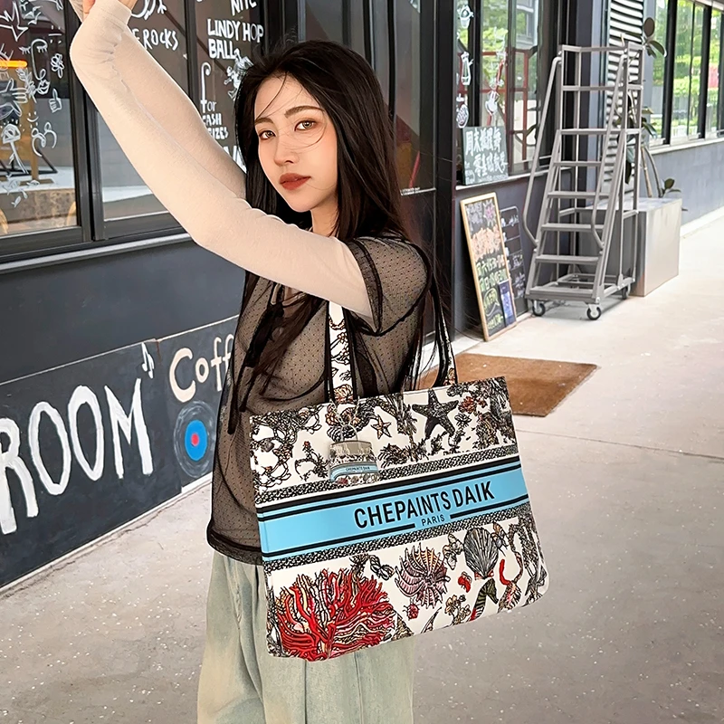 

​​Elegant Adaptable Female Bag Handbag Compact Clutch Bag Fluid Glamour For Varied Occasions​​