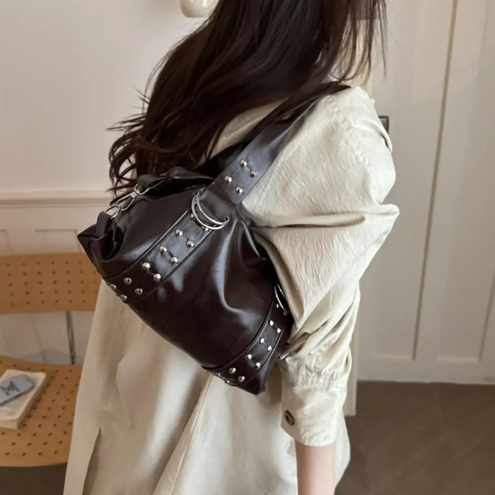 Y2K Punk Handtasche mit Nieten für Damen, aus Kunstleder, große Kapazität, Schultertasche, Vintage-Mode, Boston-Tasche, Umhängetasche für den täglichen Gebrauch. – Detail 16